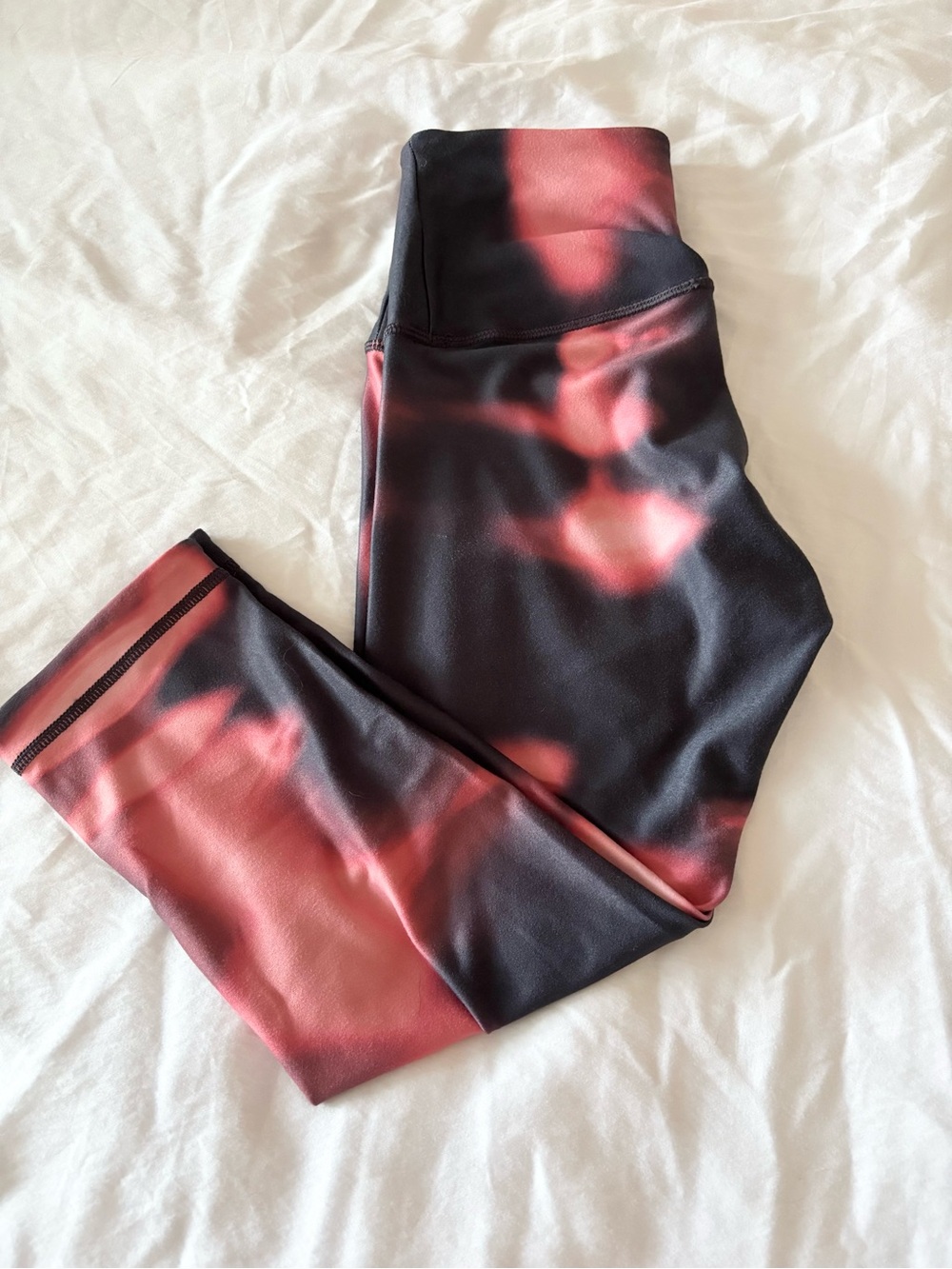 Peloton Black and Red Tie-Dye Capris Leggings, Size Small